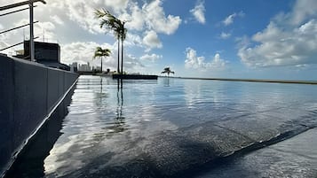 Apartamento luxo | Piscina | Piscina externa