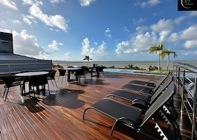Deluxe Apartment | Outdoor dining