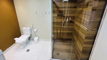 Deluxe Apartment | Bathroom