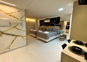 Căn hộ Deluxe | 1 phòng ngủ, nệm có lớp đệm bông, bàn 