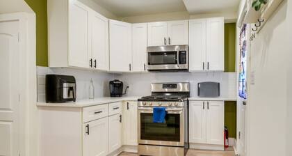 Downtwn Stylish 3BR/2BA with Exclusive Parking in Annapolis-USNA Stadium