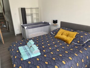 4 bedrooms, free WiFi, bed sheets