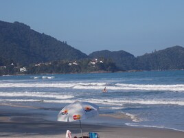 Na praia, areia branca, 20 bares na praia 