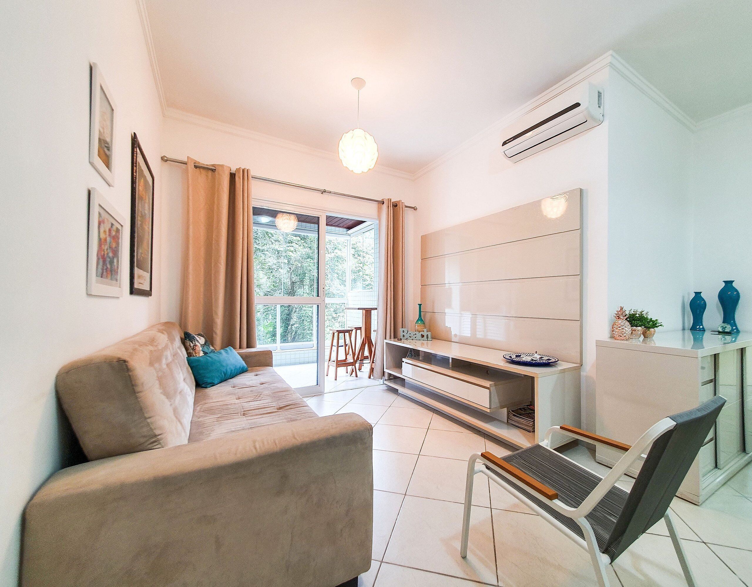 家庭公寓 | 客廳 | 32 吋LCD 電視連數碼電視頻道、Netflix、串流服務