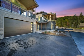 A modern two-story house with a garage, a covered porch, and a driveway. - Opening Day Ski • Hot Tub • Pool Table • Sleeps 8 (Durango)