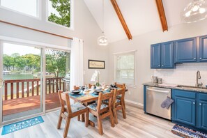Dining - Lake Life Elevated · Private Dock · Paddleboards · Kayaks · Fire Pit (Mooresville)
