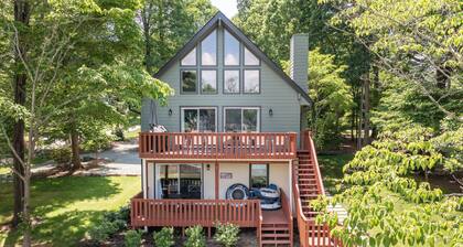 Lakefront Paradise: Custom Dock, Kayaks, Stand Up Paddle Boards + Firepit.