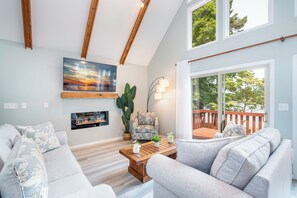 Smart TV y chimenea
