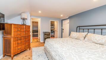 6 bedrooms, iron/ironing board, travel crib, free WiFi
