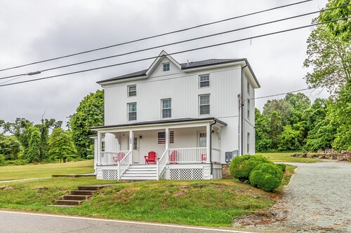 6 Bedroom 4 Bathroom 1870 Farmhouse. Right next to Great Wolf & Hollywood Casino