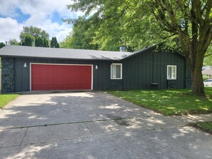 Exterior - Kokomo's Mini Manor, great cozy place to stay! (Kokomo)