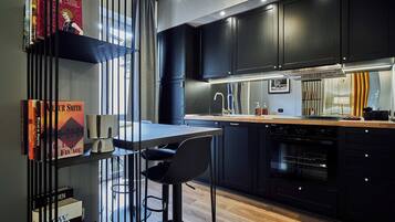 Coffee/tea maker, fridge, microwave, oven