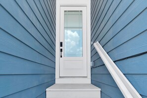 Exterior detail - Live Social in the Houston Heights (Houston)