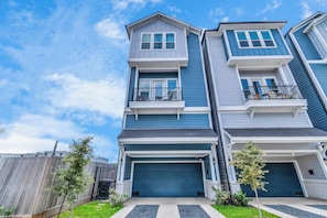Exterior - Live Social in the Houston Heights (Houston)