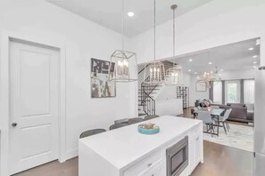 Interior - Live Social in the Houston Heights (Houston)