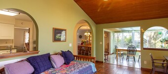 6 Bedrooms House, W/hot Tub, Deck, Pool Table