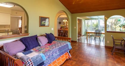 6 Bedrooms House, W/hot Tub, Deck, Pool Table