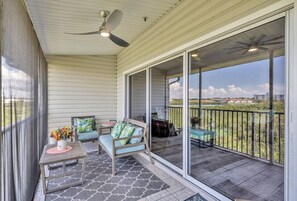 Terrace/patio - "MP 203 Luxurious Family-Friendly Townhome with Pool and Private Patio in Indian Shores" (Indian Shores)