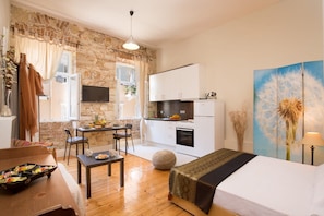 1 chambre, fer et planche à repasser, Wi-Fi gratuit, draps fournis