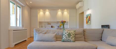 Smart TV y chimenea