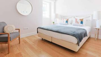 2 bedrooms, travel crib