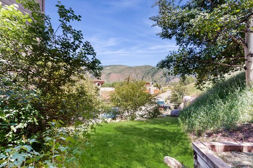 Three-story townhome on the golf course with 2 fireplaces