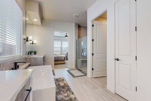Bathroom - Splendid Balloon Fiesta House w/Hot Tub (Albuquerque)