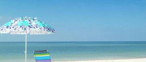 Beach nearby, sun loungers, beach towels
