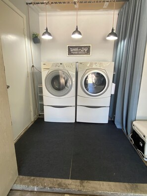 Interior - 4 BR, 2 BA home with heated pool located near shopping, dining & entertainment (Peoria)