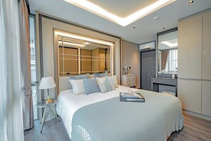 2 bedrooms, desk, WiFi, bed sheets