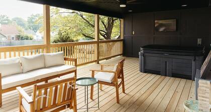 “Ivory Inn” Modern Stay w/ Hot Tub - Greyline