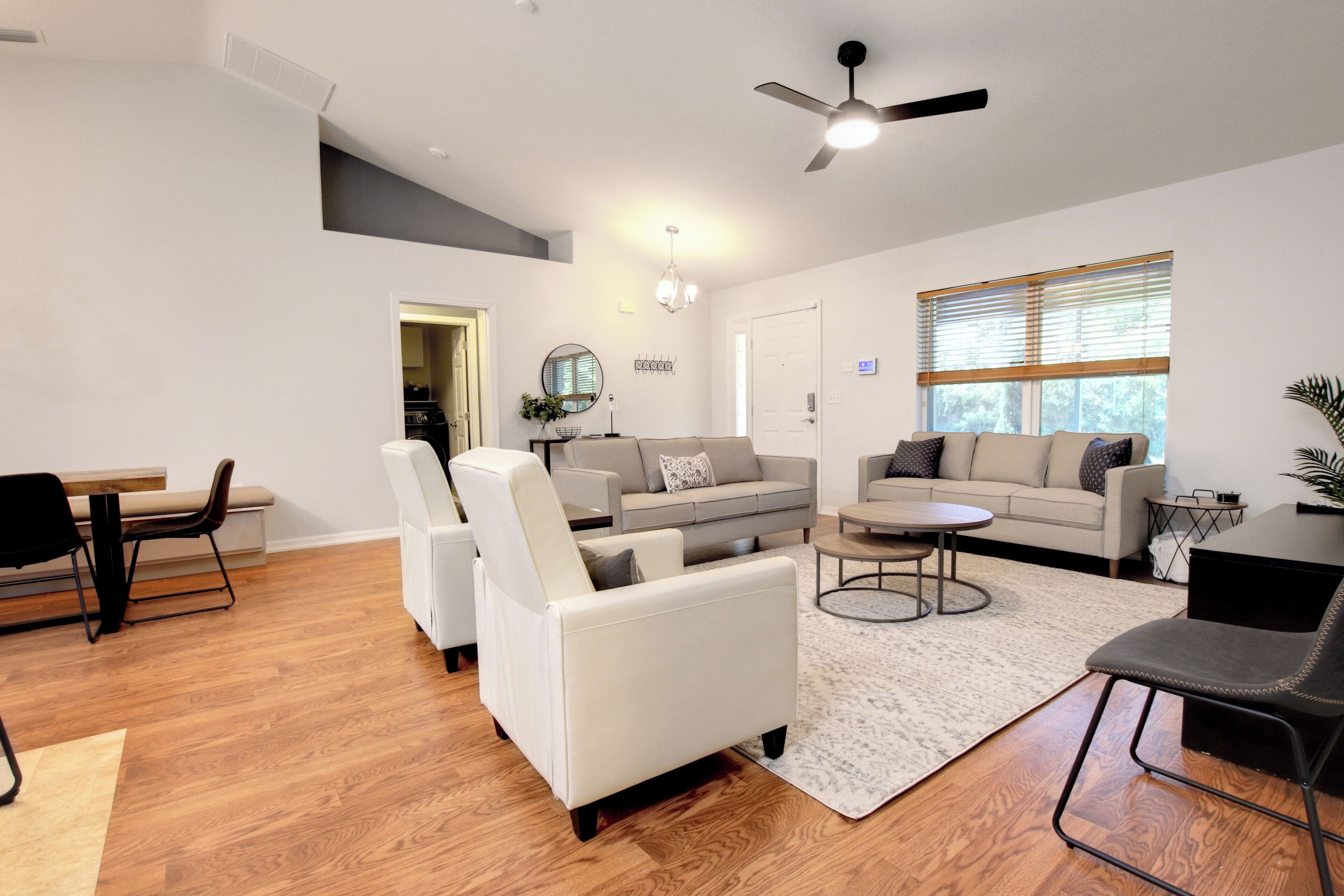 ︎3 Palms Oasis! Heated Saltwater Pool, Poolside Tv, Near Beaches, Wi-fi! - Sebastián, FL