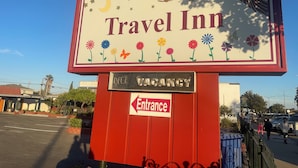 A Travel Inn sign with a 'No Vacancy' sign below it. - Travel Inn (Greenfield)