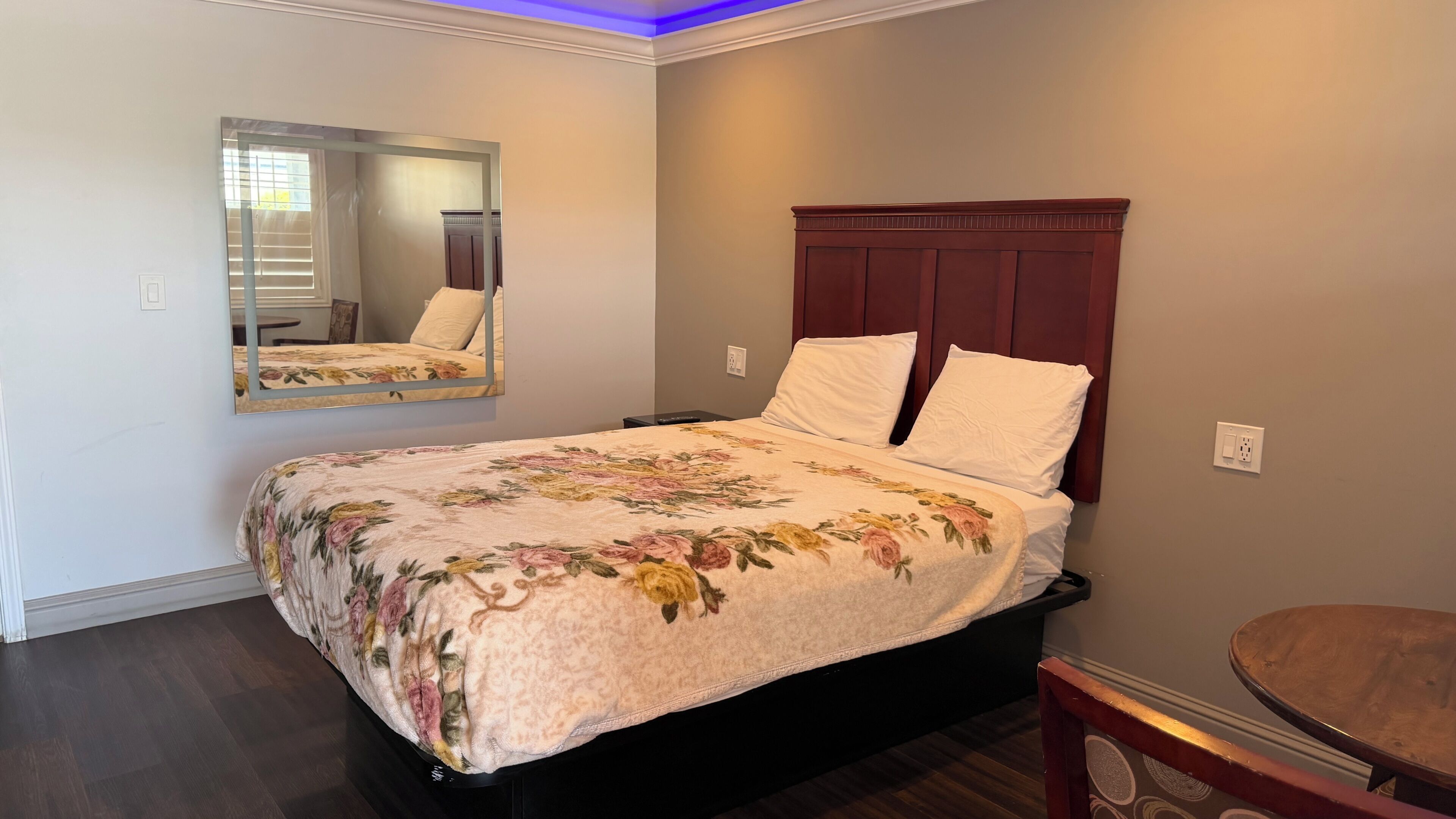 1 bedroom, desk, free WiFi, bed sheets