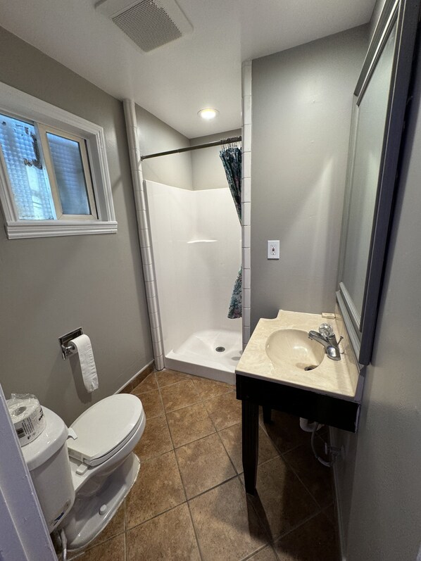 Basic Room | Bathroom - Travel Inn (Greenfield)
