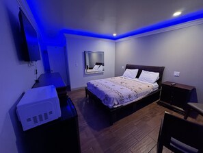 Quarto básico | 1 quarto, escrivaninha, Wi-Fi de cortesia, roupa de cama