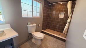 Basic Room | Bathroom - Travel Inn (Greenfield)