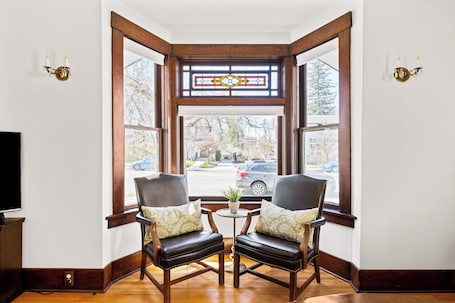 Interior. Downtown Bungalow with Geothermal Hot Spring