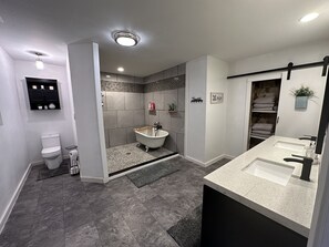 Asciugamani, sapone, carta igienica