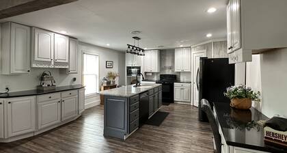 Large Home near Great Smoky Mountains and Knoxville