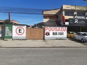Front of property - Pousada Br 101 (Angra dos Reis)