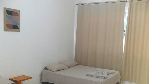 Familienzimmer, Mehrere Betten | Minibar, Schreibtisch, laptopgeeigneter Arbeitsplatz, kostenloses WLAN