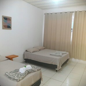 Family Room, Multiple Beds | Minibar, desk, laptop workspace, WiFi (free) - Pousada Br 101 (Angra dos Reis)