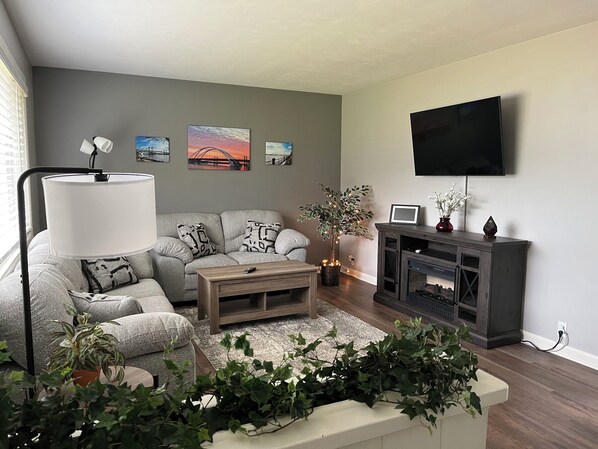 Smart-TV, Kamin, Drucker