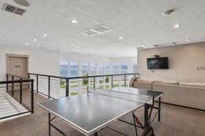 Game room - Sunrise Resort Room #202  | 1 Bed, 1 Pull out,  1 Bath (Garden City)