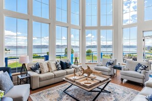 Televisión, chimenea y tenis de mesa 