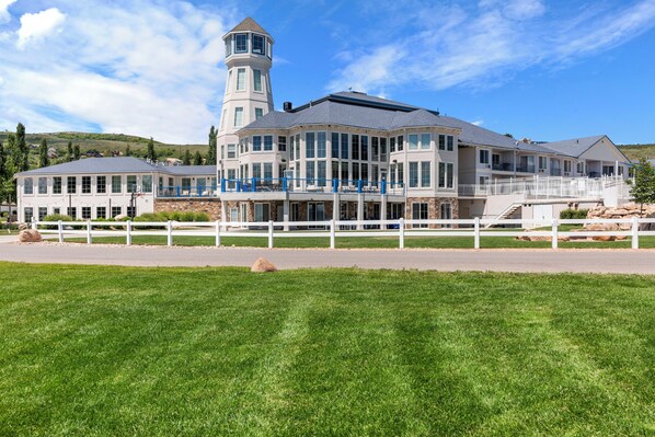 Exterior - Sunrise Resort Room #309 | 1 Bed, 1 pullout, 1 Bath (Garden City)