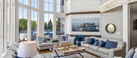 Télévision, cheminée, baby-foot, table de tennis de table