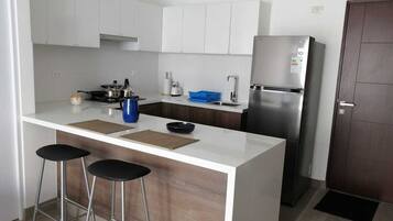 Coffee/tea maker, fridge, microwave, oven