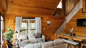 Een smart-tv en een tafeltennistafel